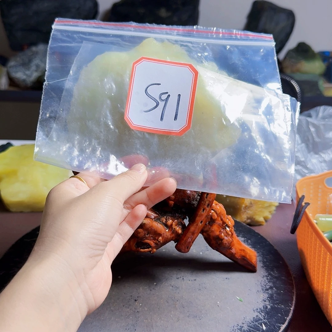 用***7蛇纹石玉未镶嵌原石料
