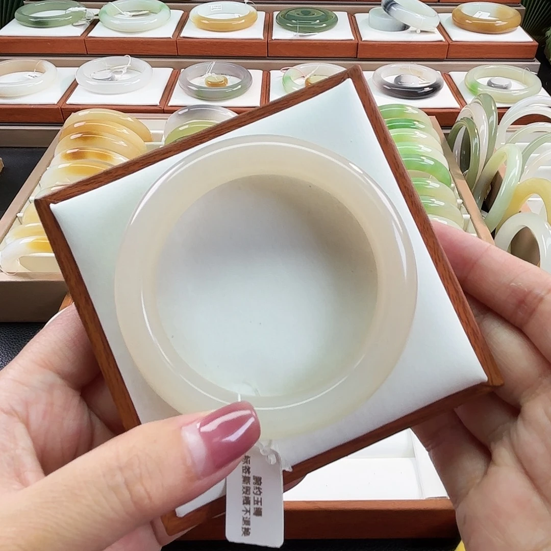 未镶嵌手镯和田玉56