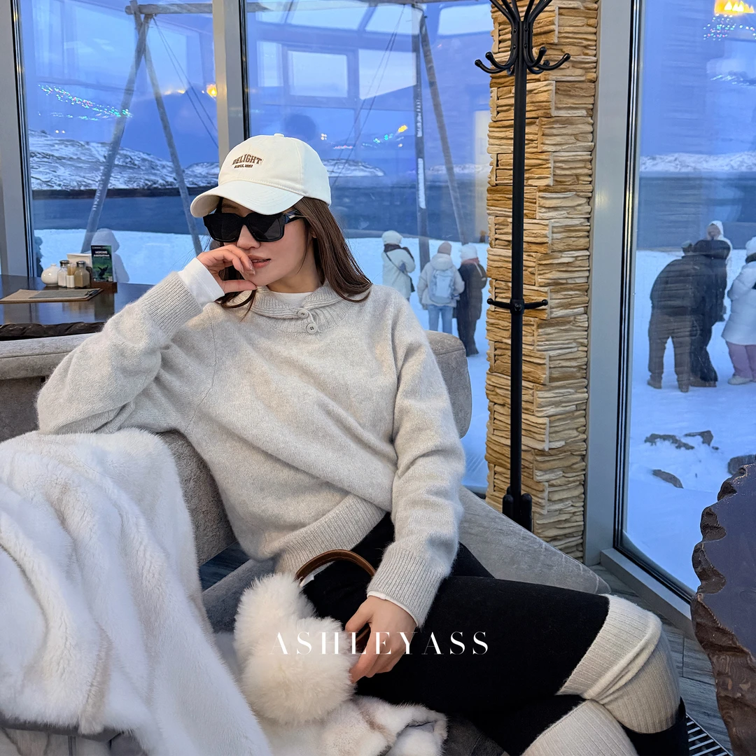 【ASHLEYASS】“浣熊绒高配羊毛果实扣7针山羊绒帽衫”上衣LSM251888S