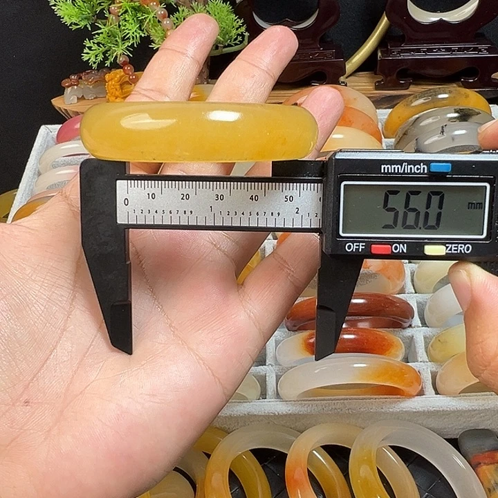 石英质玉（黄龙玉）未镶嵌手镯