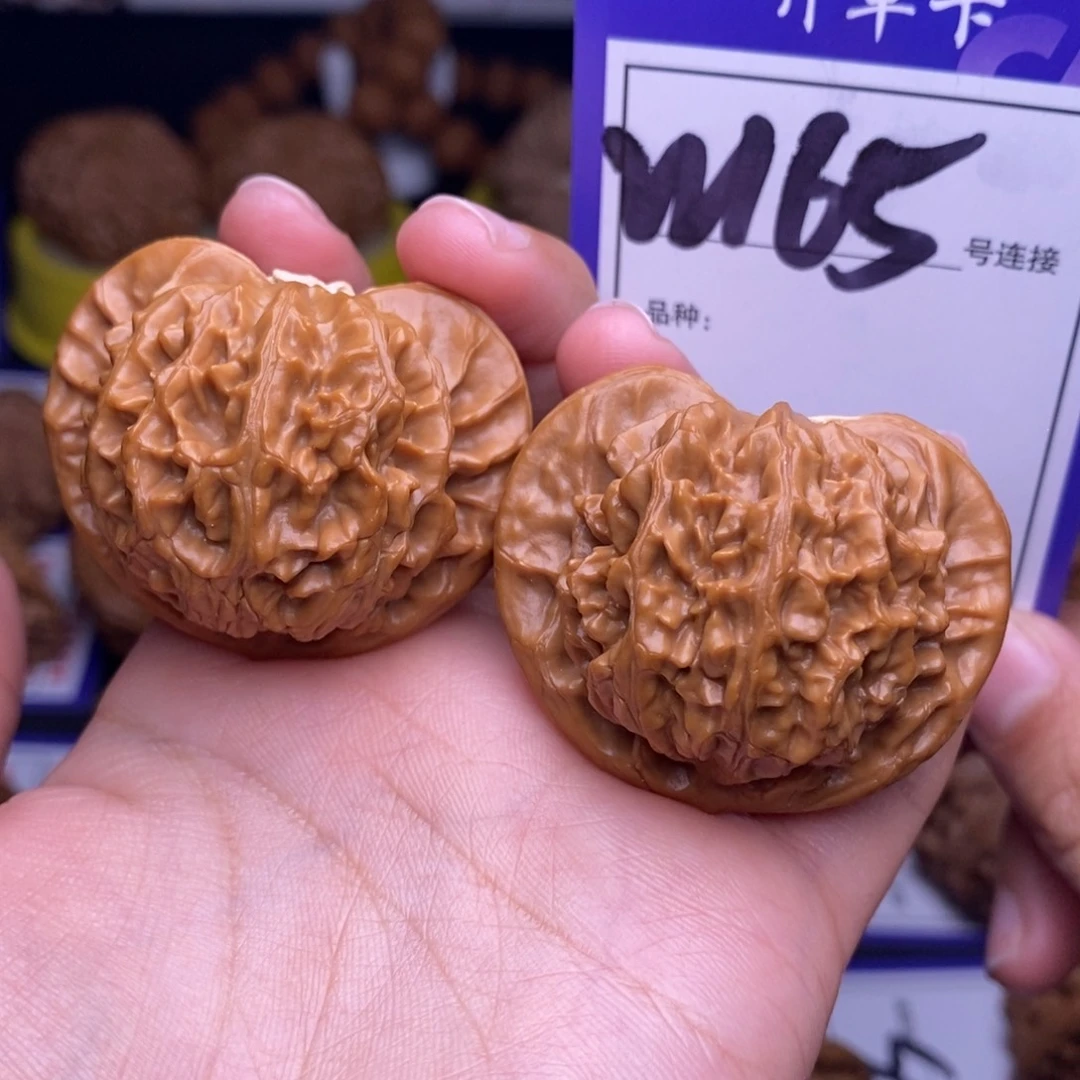 刘***丶文玩核桃吊坠W165链接 宫灯43尺