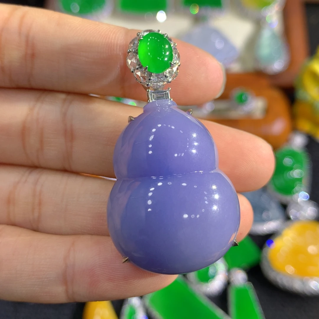 颈饰18K金镶嵌翡翠