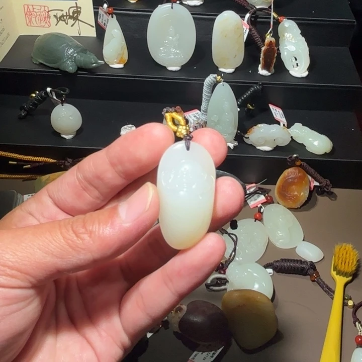 幺***發和田玉（糖玉）未镶嵌颈饰