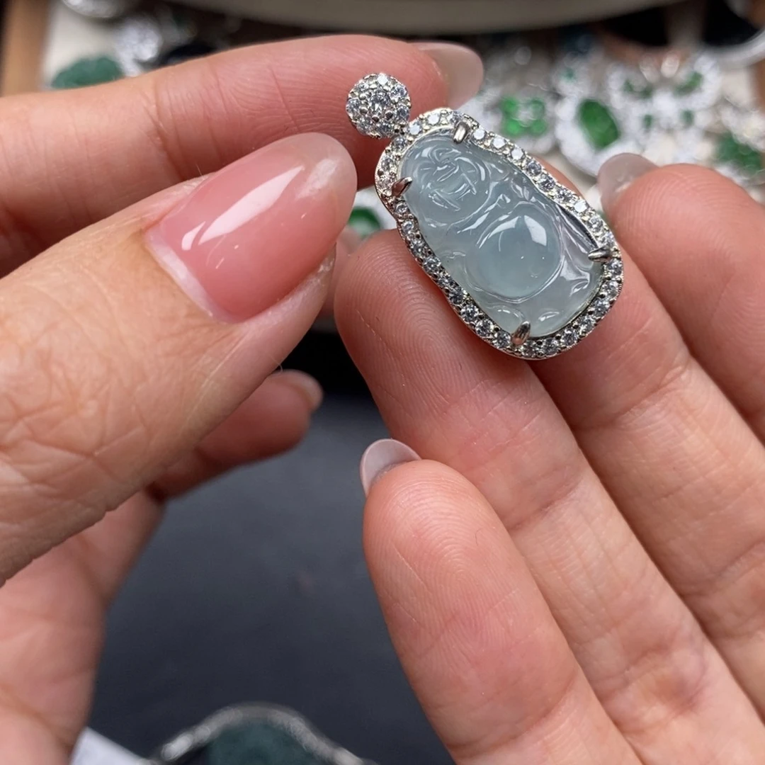 翡翠颈饰未镶嵌翡翠