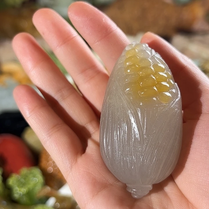 浅***浅石英质玉未镶嵌珠宝半成品