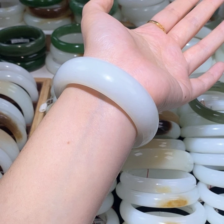 和田玉手镯未镶嵌羊脂白