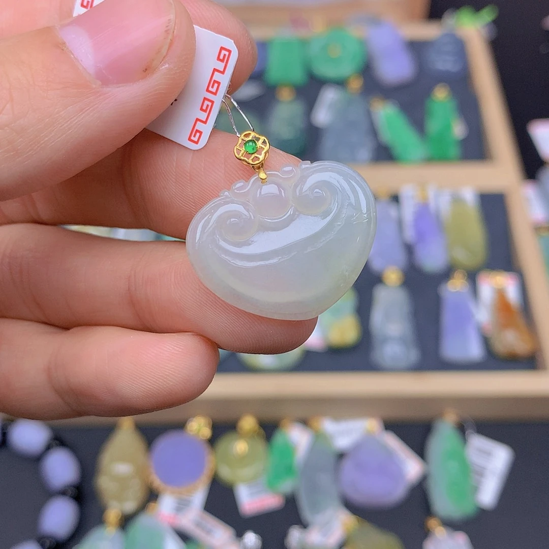 翡翠颈饰18K金镶嵌翡翠