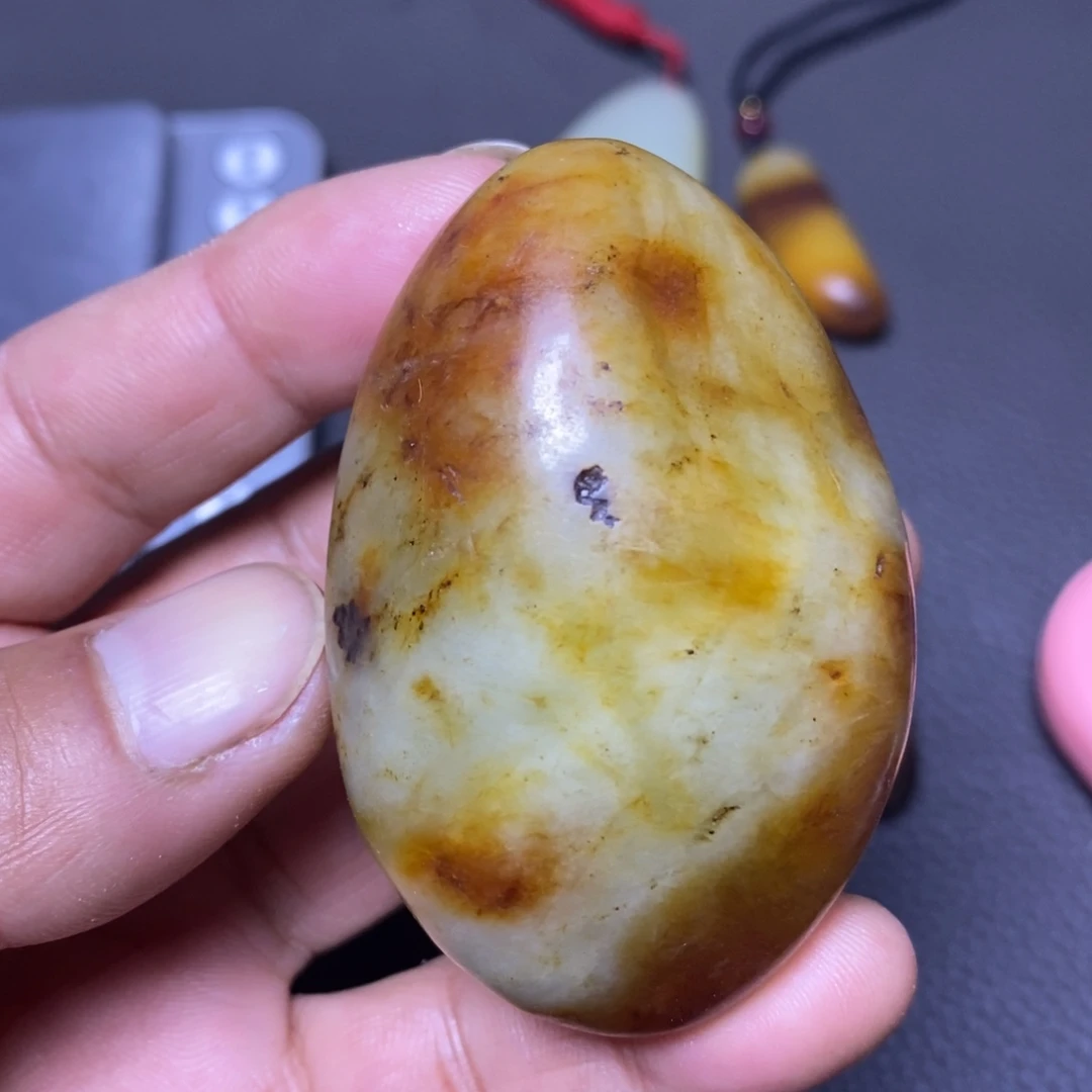 和田玉未镶嵌把件