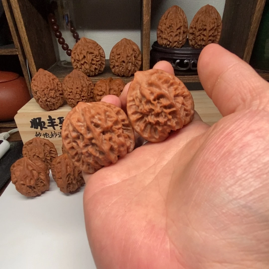 是***哎文玩核桃吊坠曹大龙