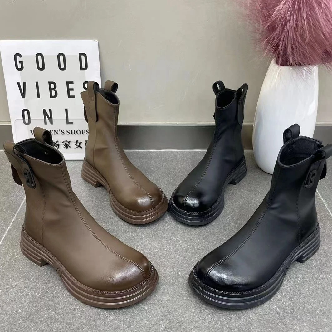 新款烟熏色时尚休闲女士中筒靴23M17