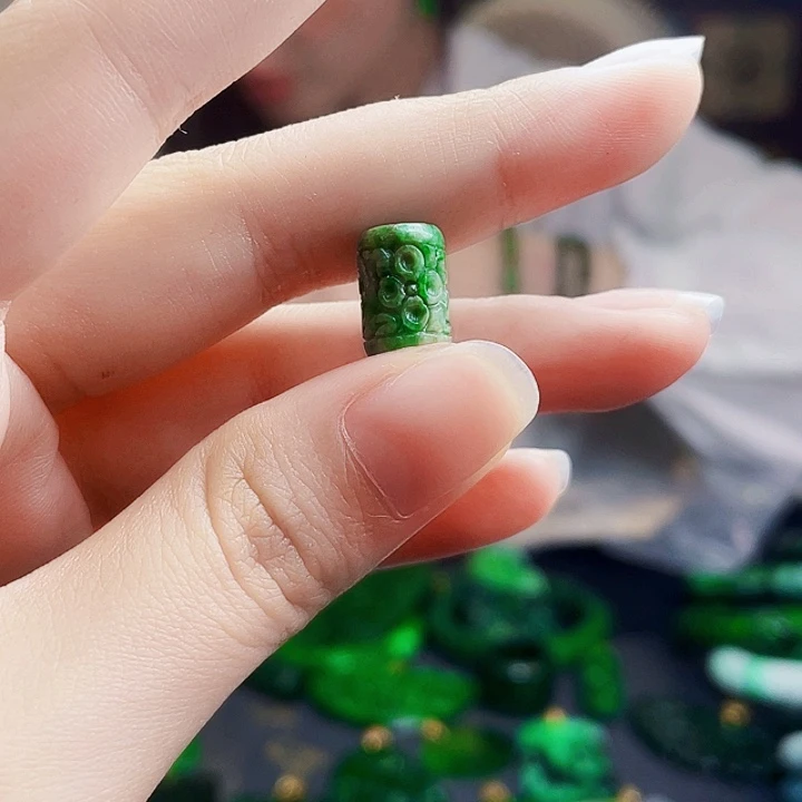 颈饰未镶嵌翡翠多样性