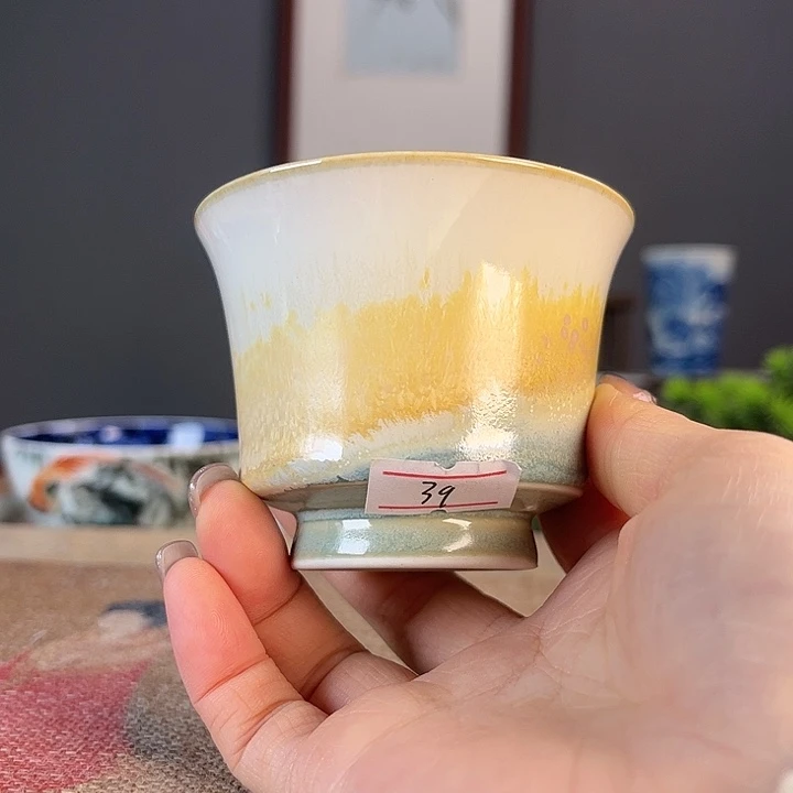 摆件景德镇陶瓷茶杯里