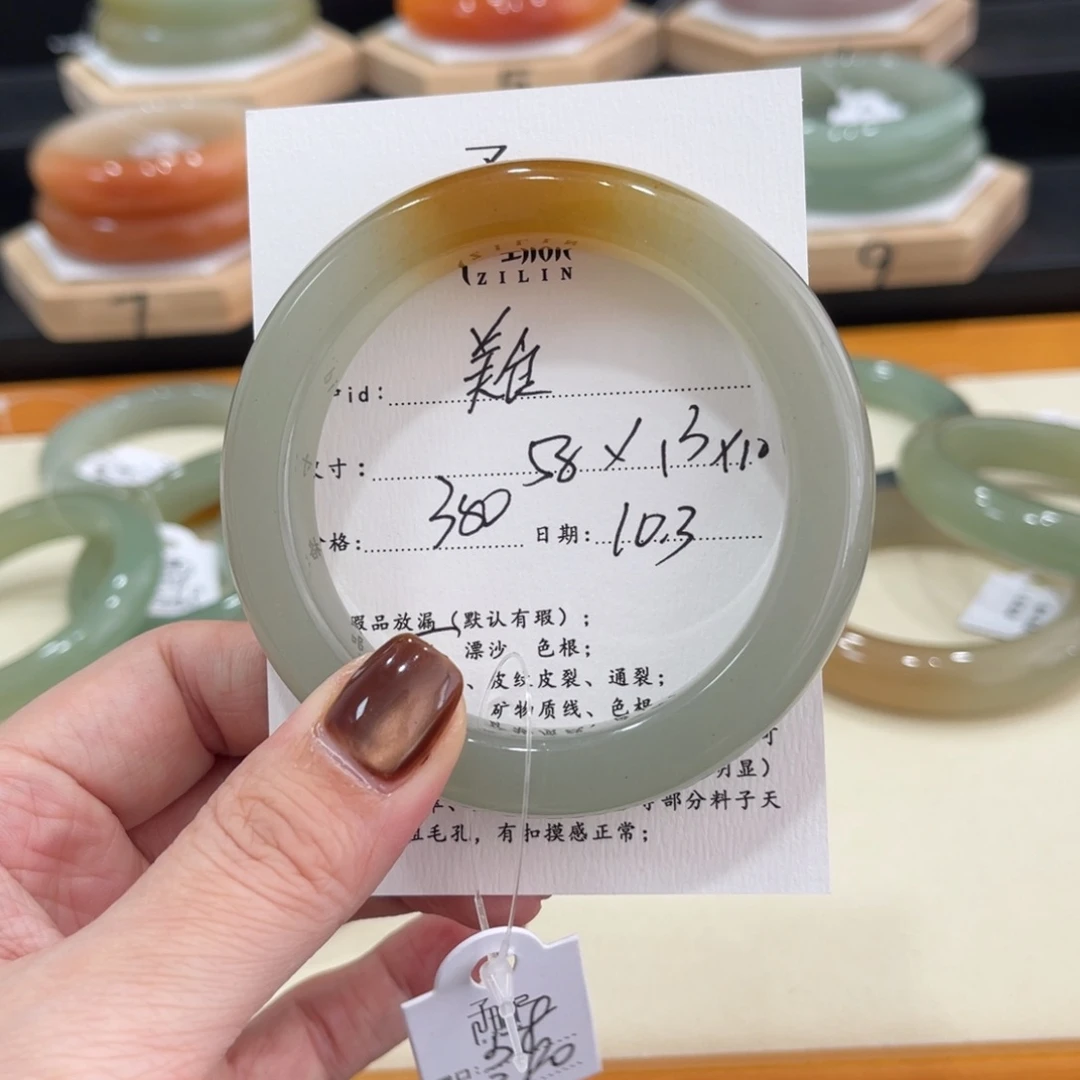 未镶嵌手镯石英质玉美***m