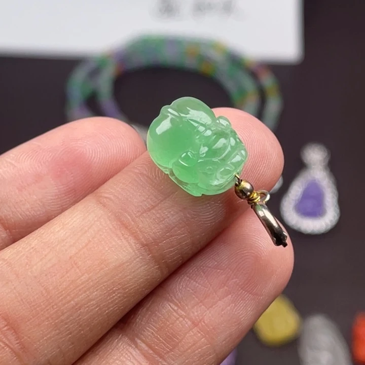 翡翠未镶嵌颈饰吊坠