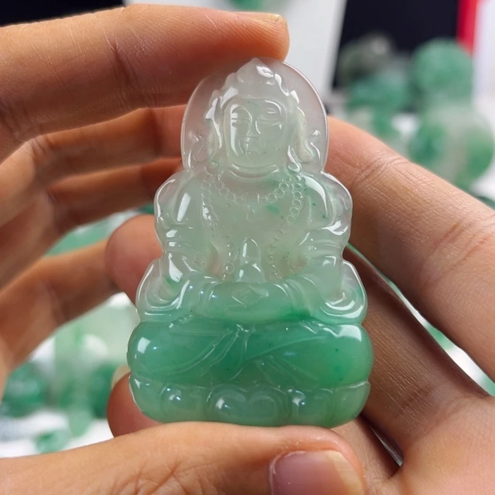 颈饰未镶嵌石英质玉