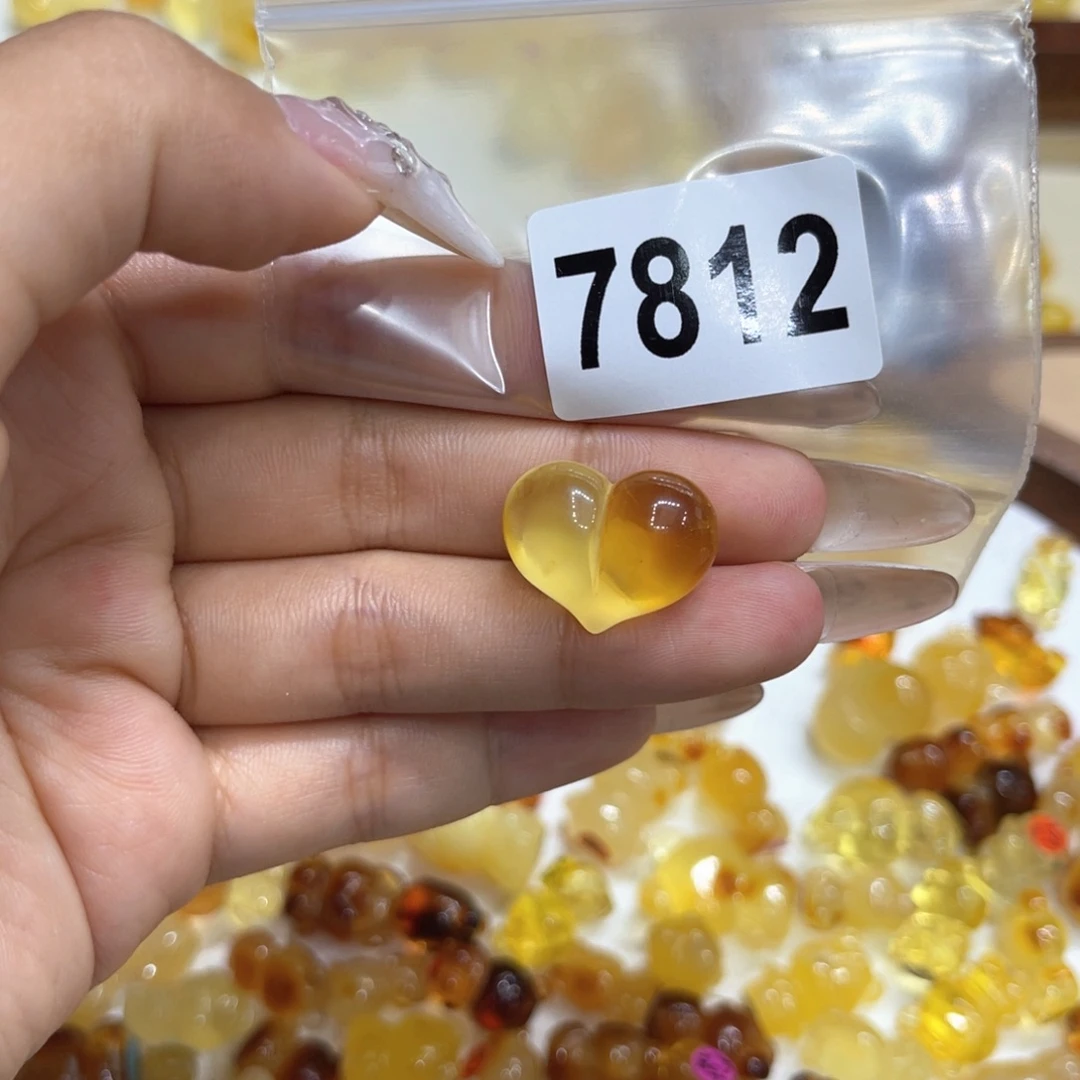 未镶嵌琥珀珠宝奇石