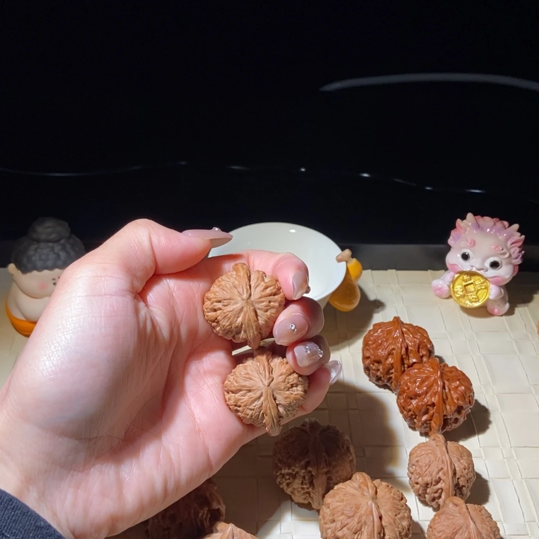 文玩核桃吊坠白狮子33