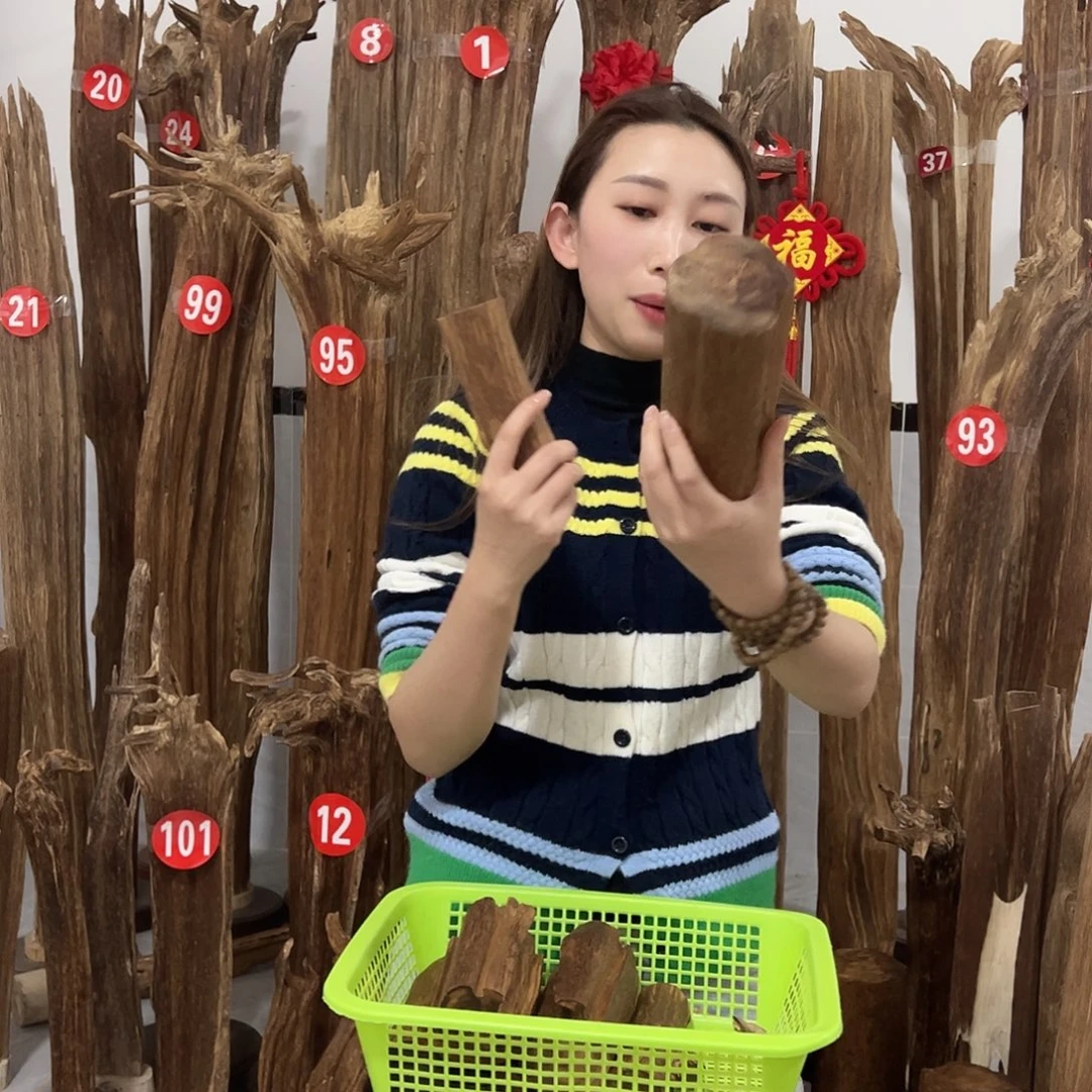 沉香碎屑沉香原材料