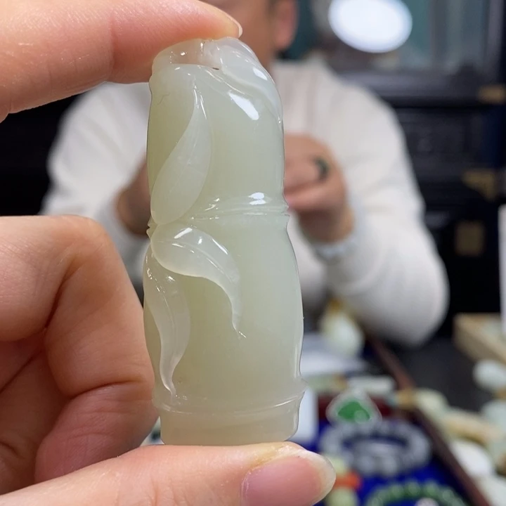 强***陈和田玉未镶嵌颈饰