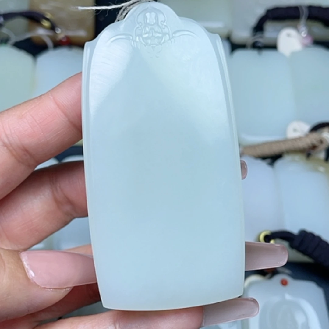 【闪购商品】颈饰未镶嵌和田玉老*