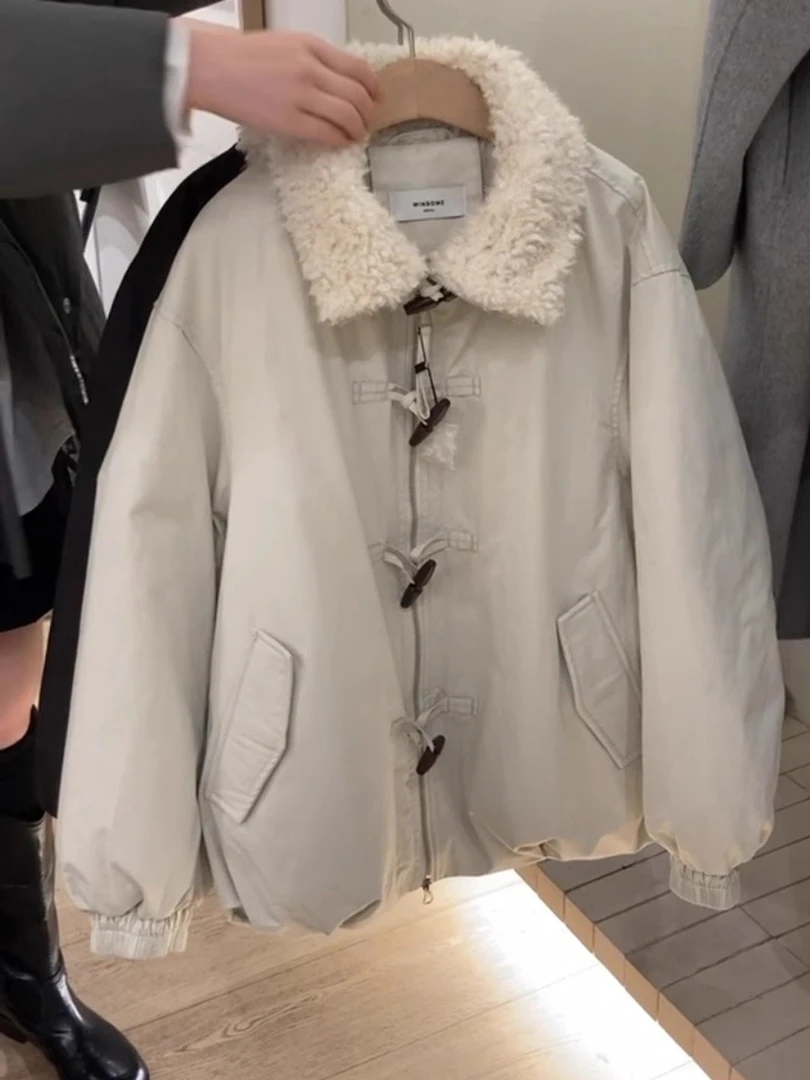 2025深冬棉服简约百搭派克服复古牛角扣工装羊羔毛保暖带拉链外套