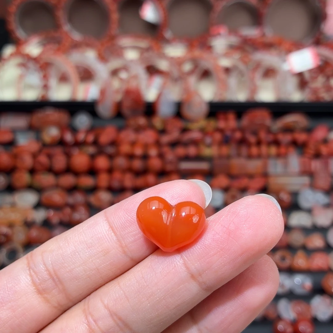 南红玛瑙未镶嵌颈饰屁桃心