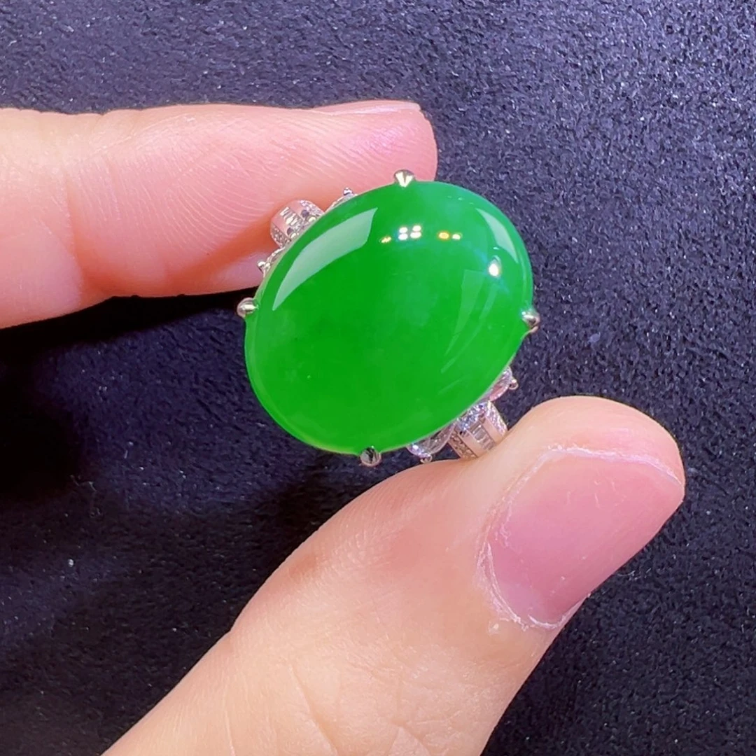 18K金镶嵌戒指翡翠戒指