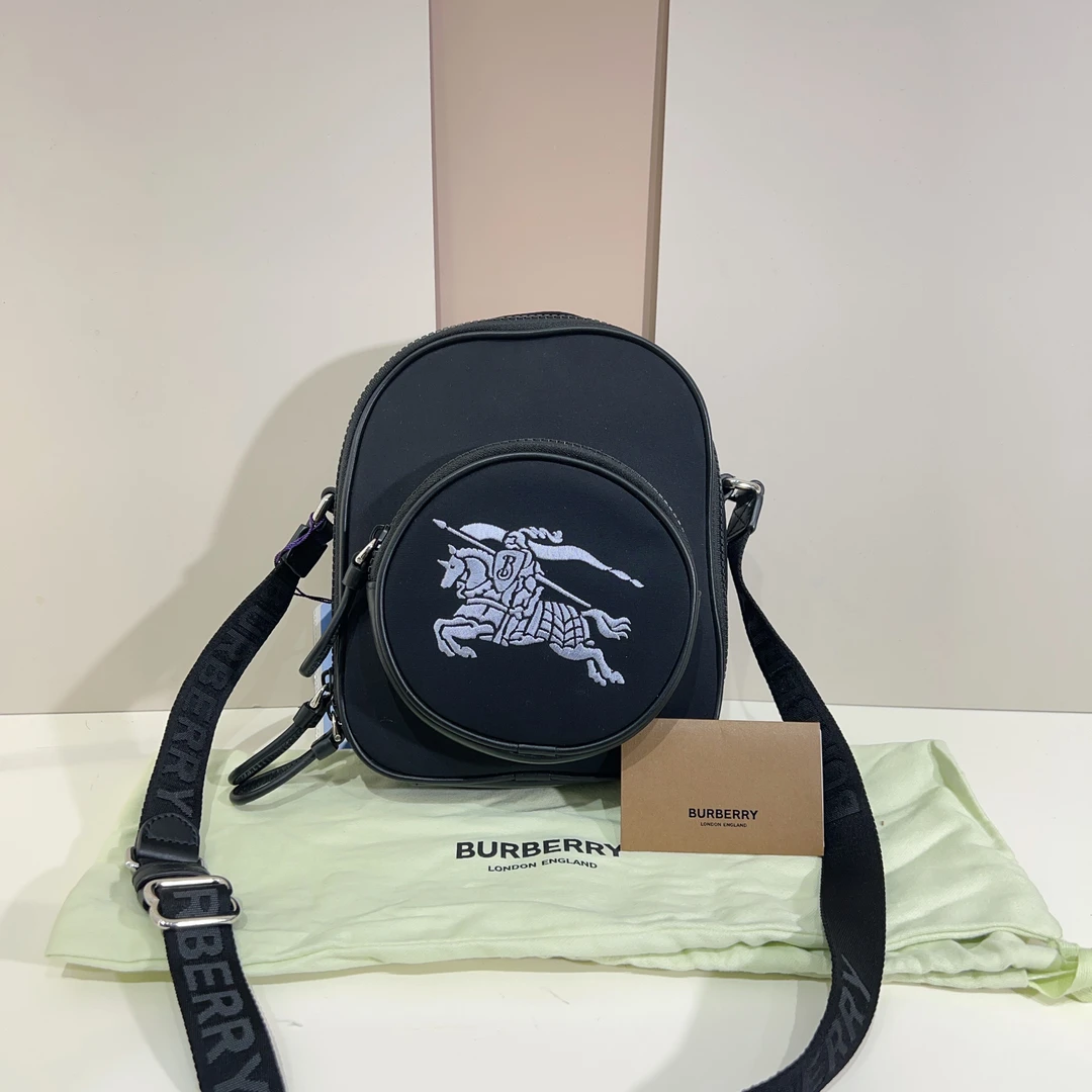 95新 BURBERRY/博柏利 巴宝莉战马胸包 cj4862