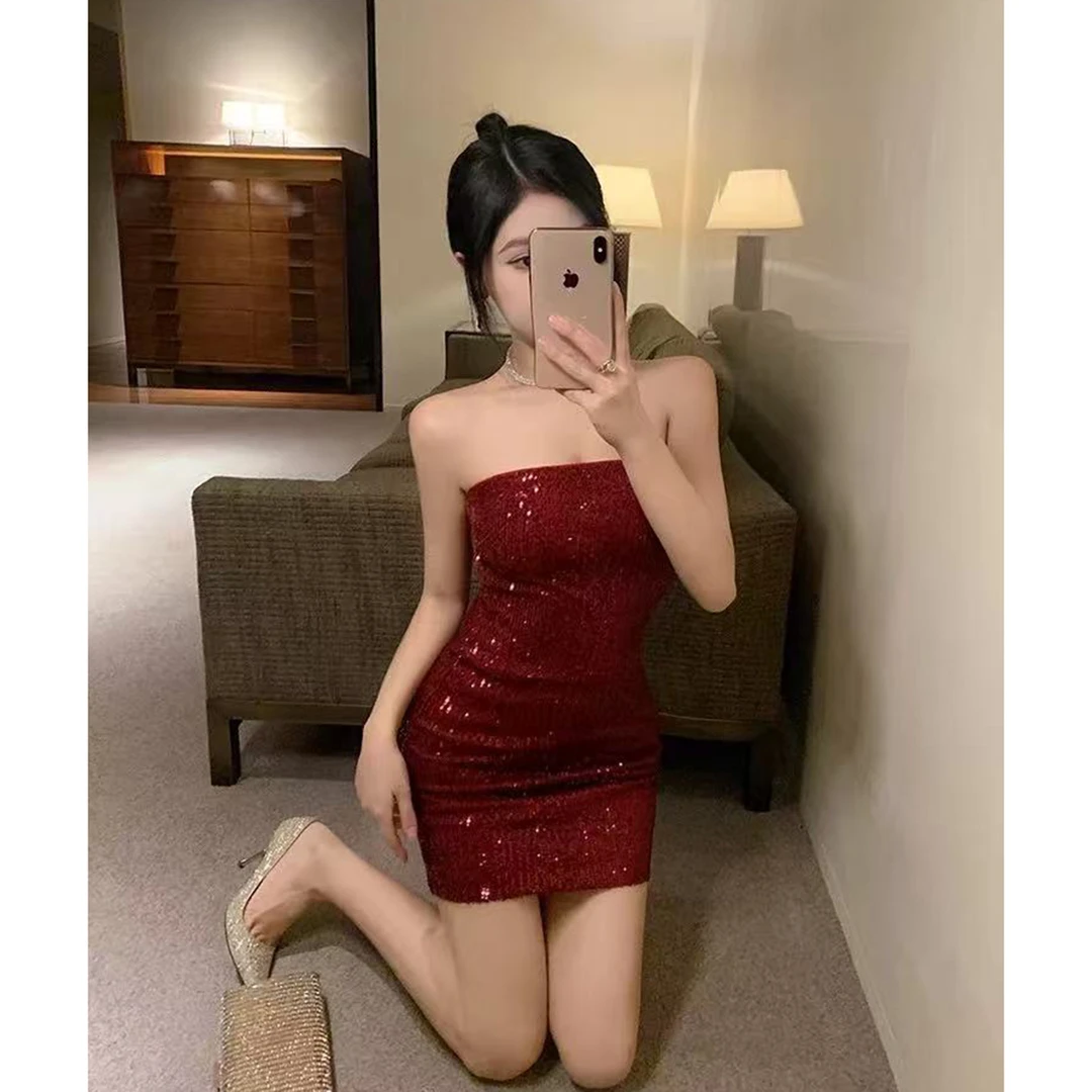 酒红色抹胸露肩连衣裙女2025夏韩系轻奢高级感小众别致修身包臀裙