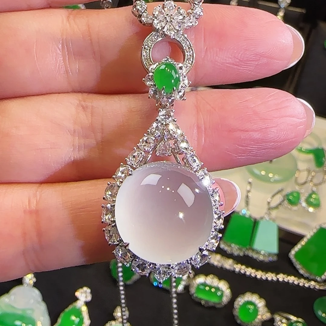 翡翠18K金镶嵌颈饰白冰翡翠吊坠