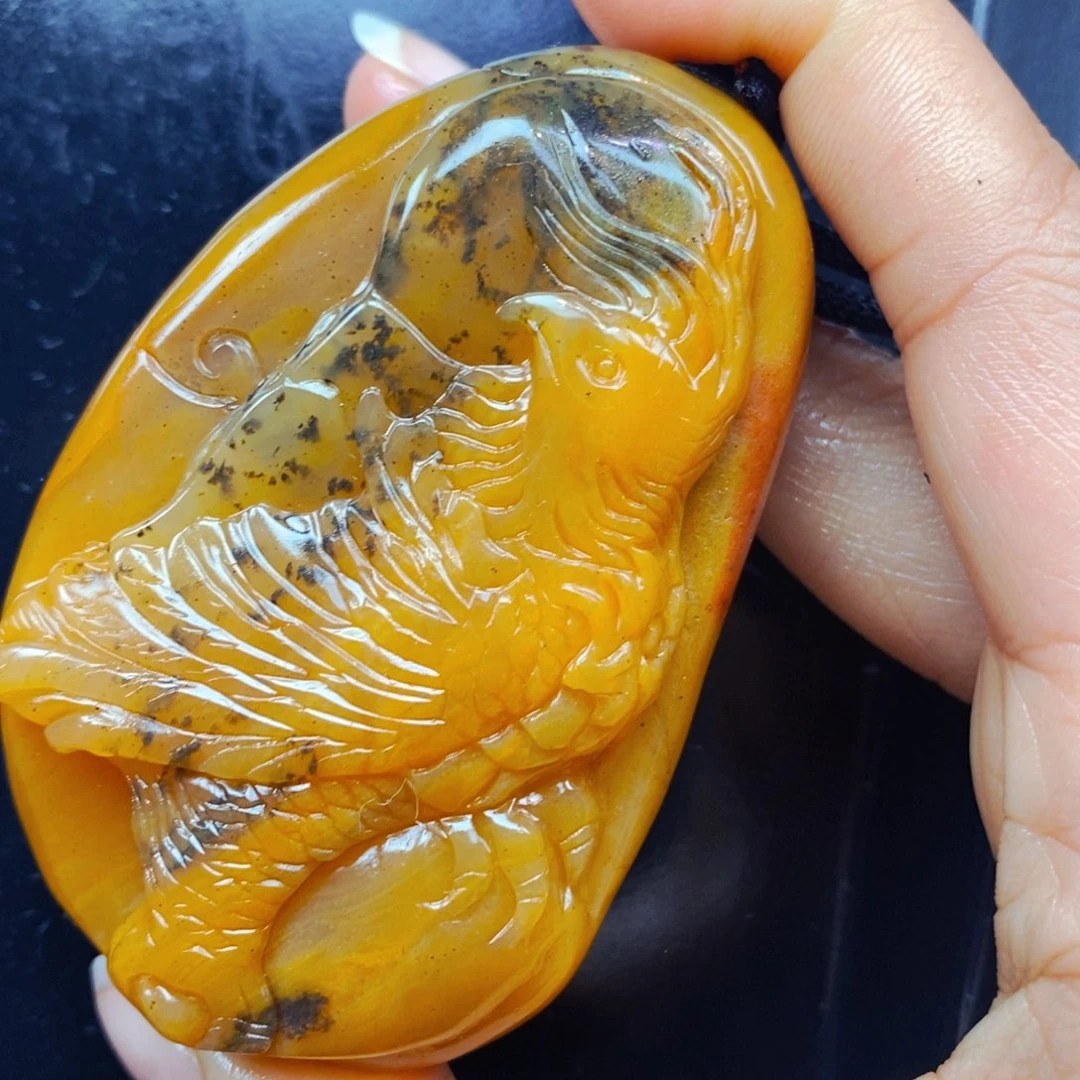 未镶嵌石英质玉（黄龙玉）颈饰