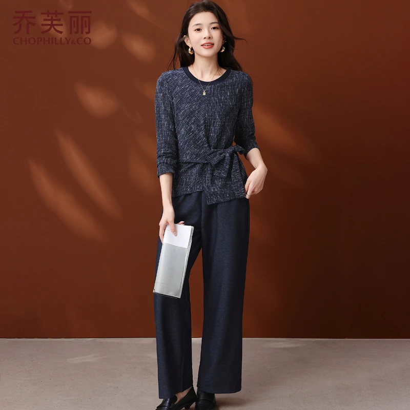 年轻妈妈秋装时尚套装洋气上衣2025新款40多岁中年女春秋气质T恤