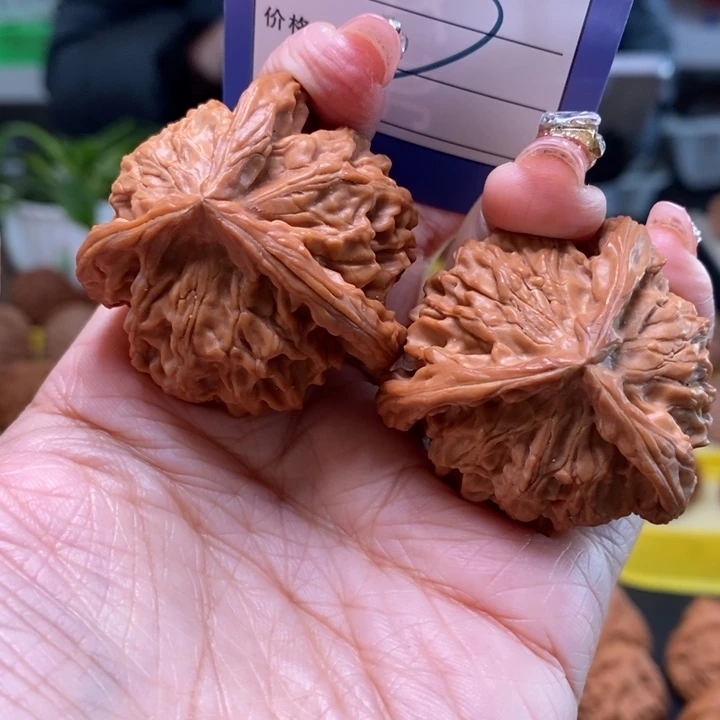 保***手文玩核桃吊坠盘山三棱43-3