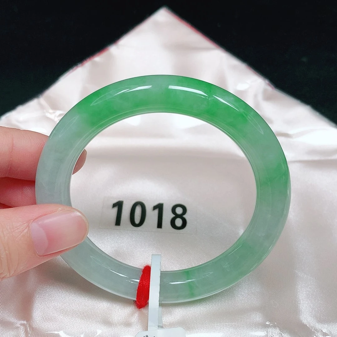 未镶嵌手镯（圆镯）翡翠