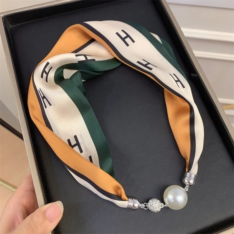 磁吸扣丝巾高级感外搭颈饰懒人围巾简约印花领巾百搭时尚珍珠丝巾