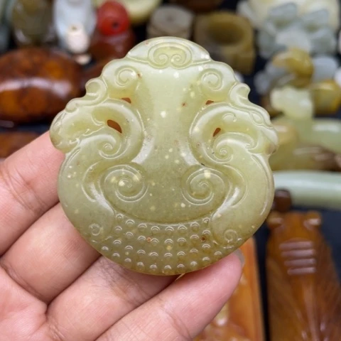 未镶嵌蛇纹石玉颈饰78