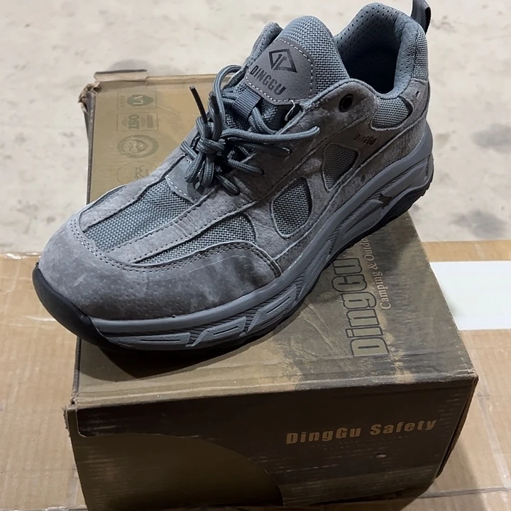 45码防砸防刺劳保鞋。