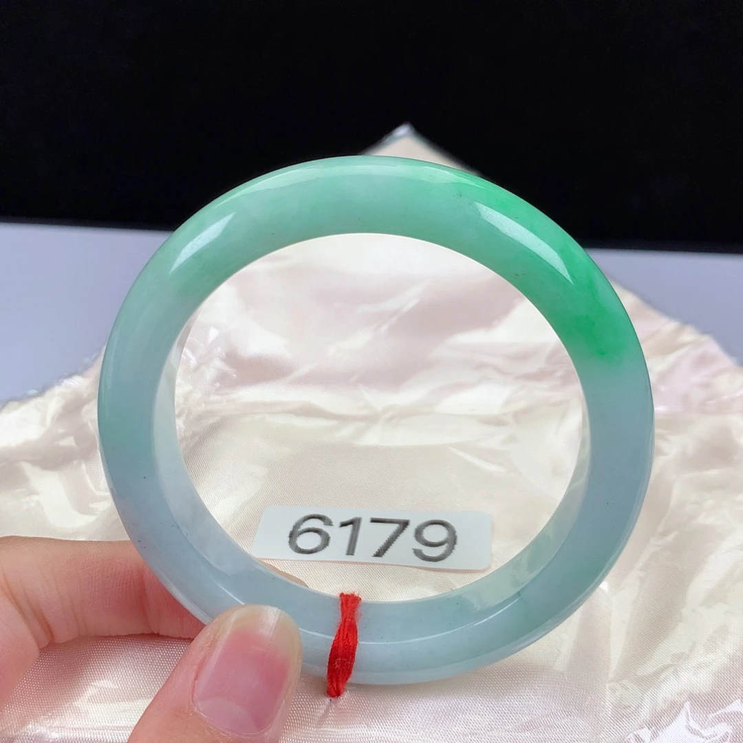 【闪购商品】翡翠手镯未镶嵌圆**i57圈口