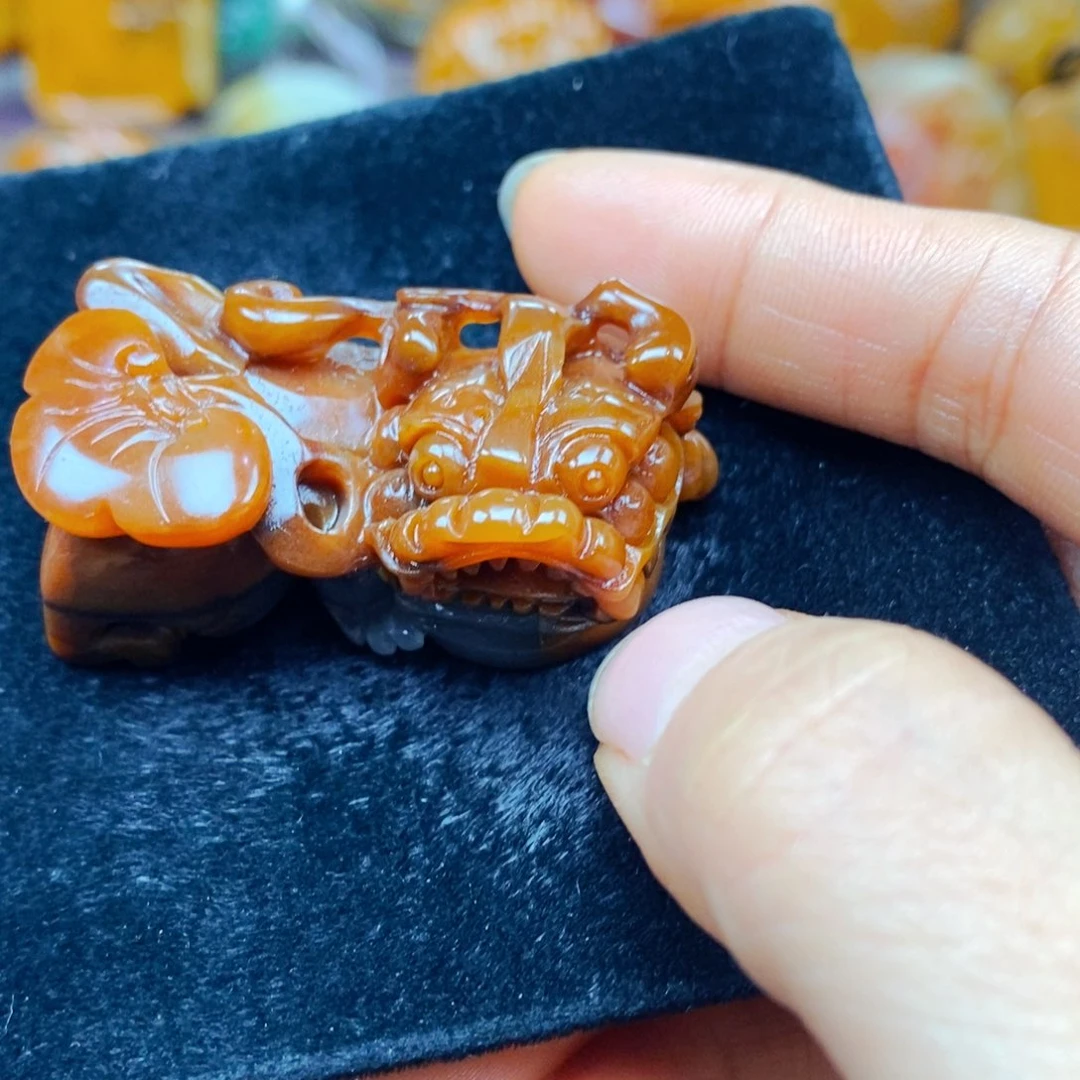 未镶嵌石英质玉（黄龙玉）颈饰