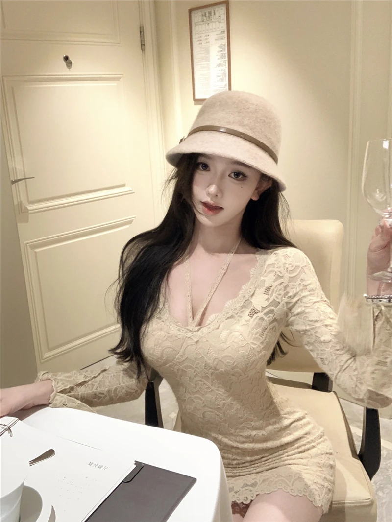 法式气质纯欲风性感辣妹长袖紧身挂脖蕾丝连衣裙修身显瘦包臀短裙