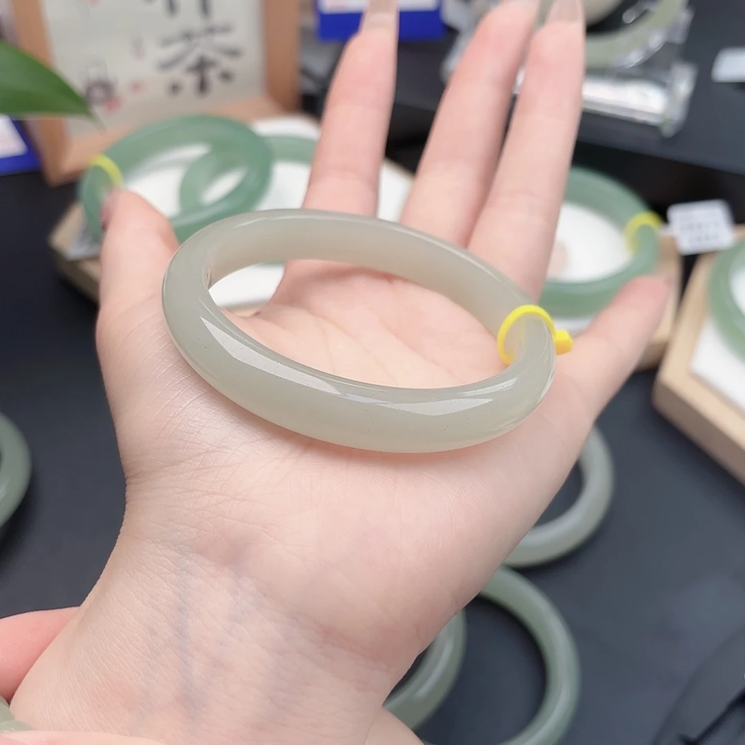 石英质玉未镶嵌手镯