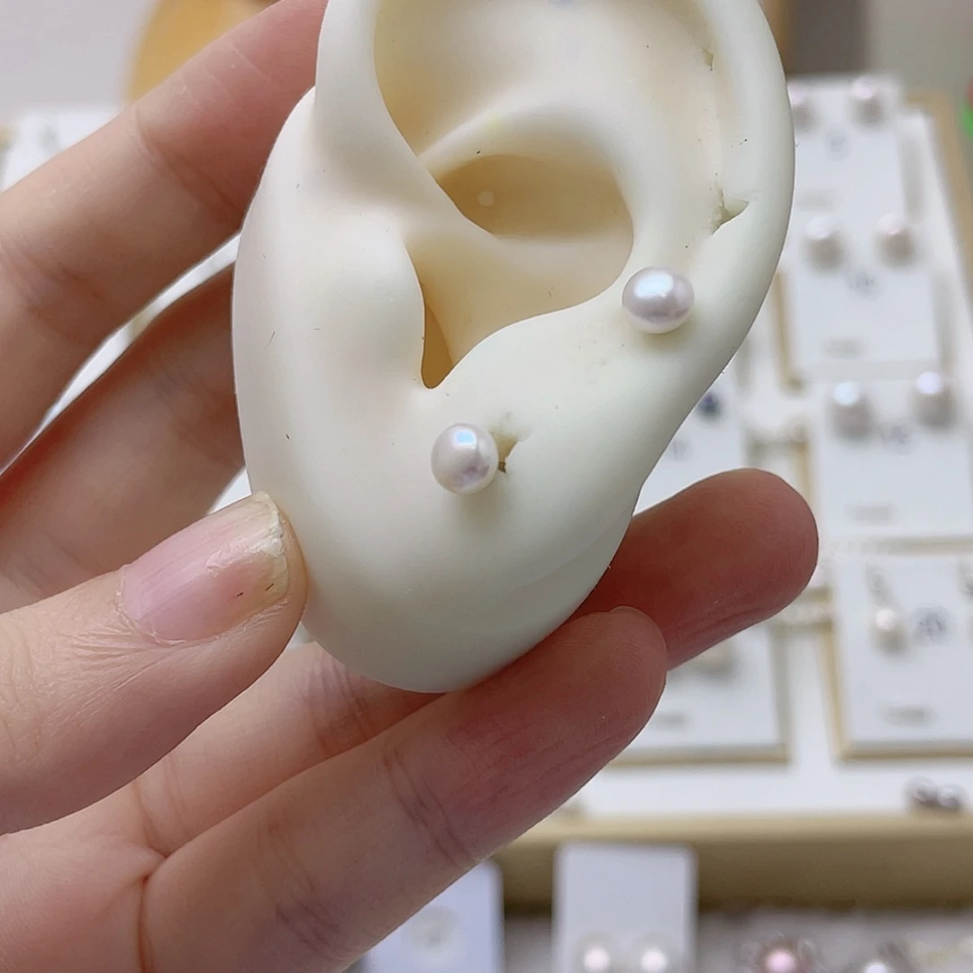w***…银S925镶嵌淡水珍珠耳饰