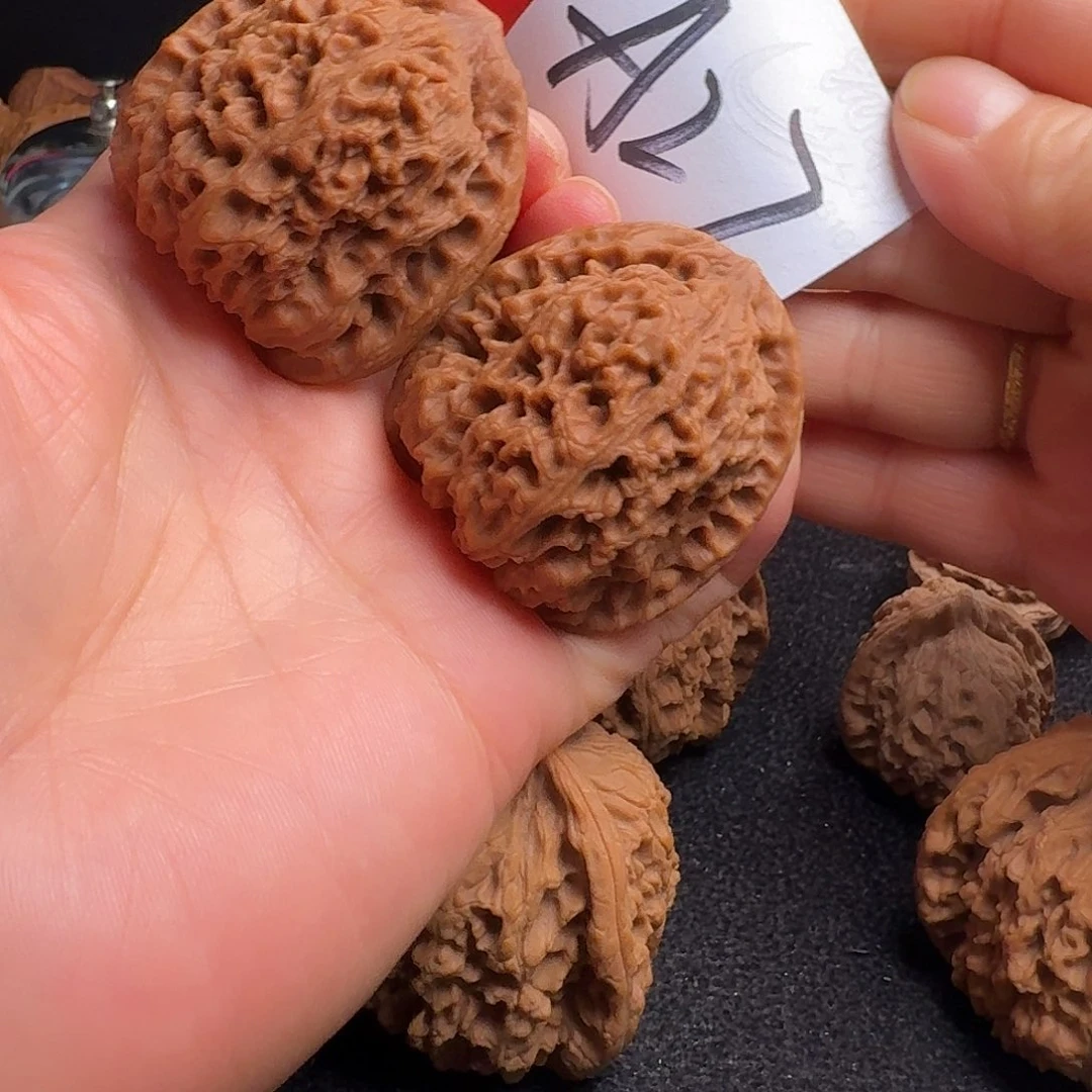 X***.把件文玩核桃红皮疆