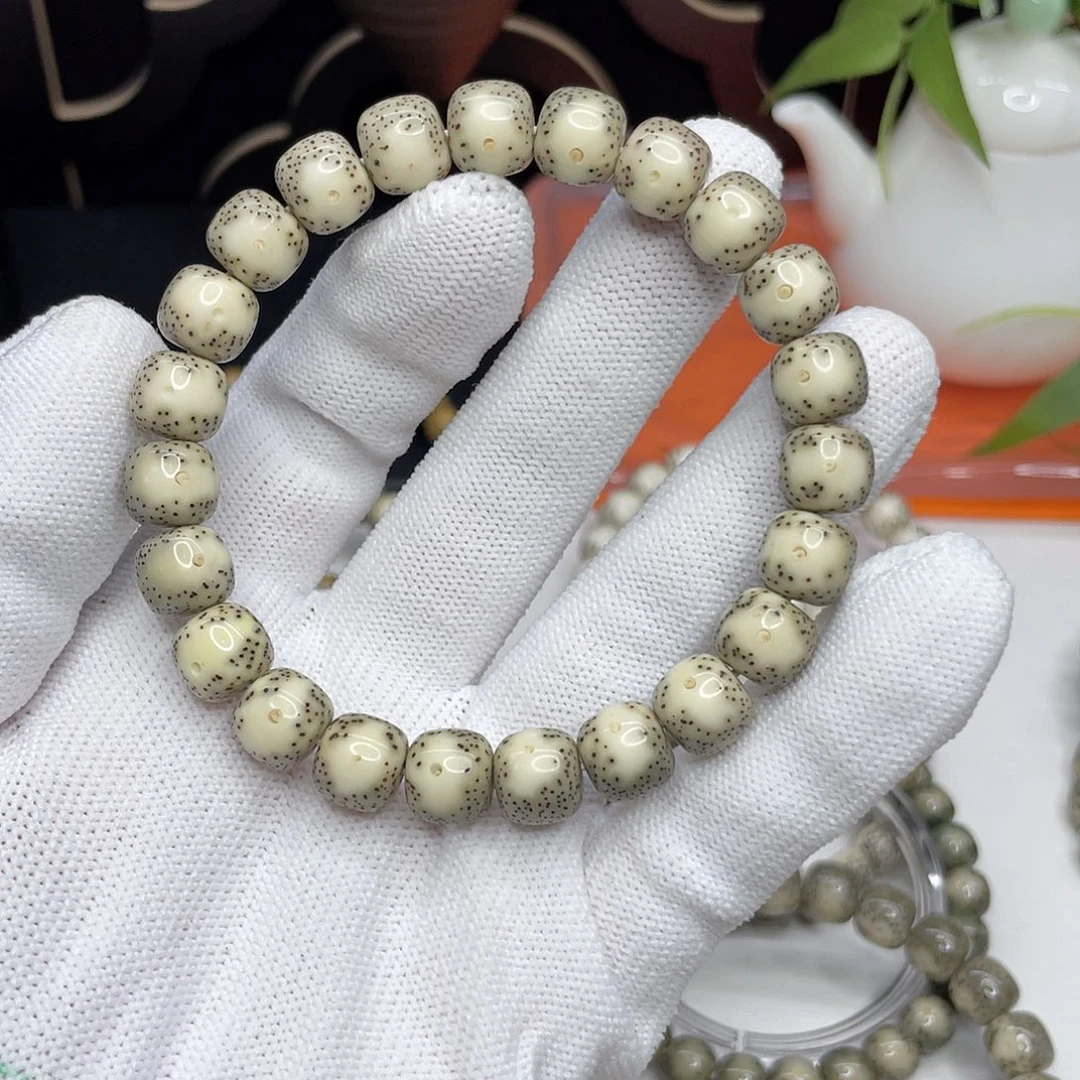 恒***阳吊坠星月菩提23。10/9青花瓷黄金瞳