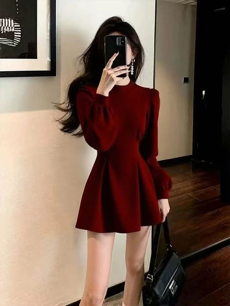 赫本风红色长袖连衣裙女秋冬富家千金感穿搭礼服收腰显瘦A字短裙