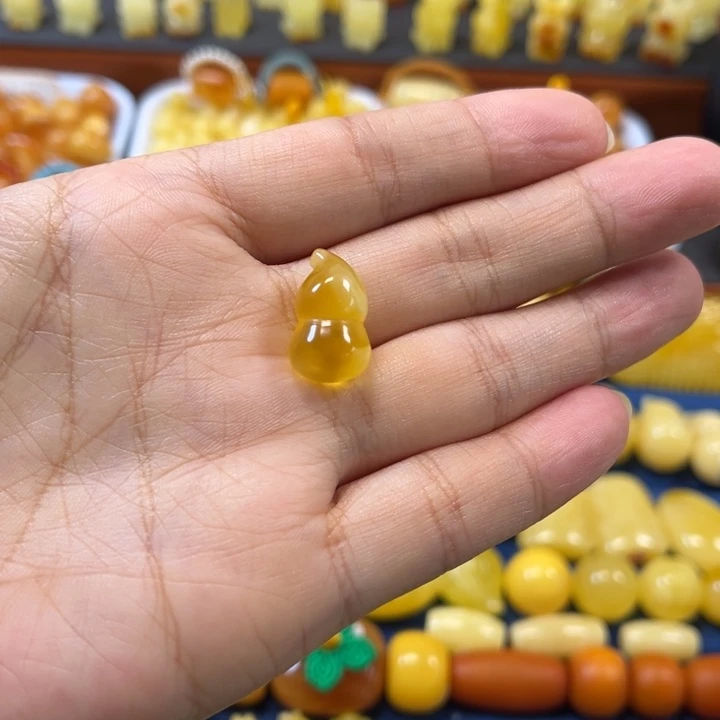 琥珀未镶嵌裸石卡18加葫芦福禄寿