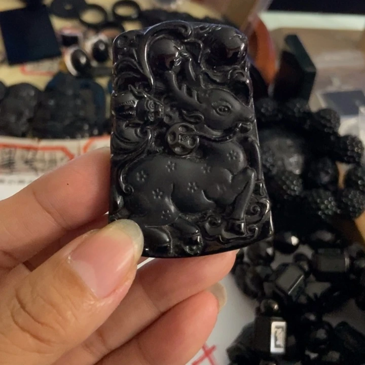 翡翠未镶嵌颈饰墨翠小鹿