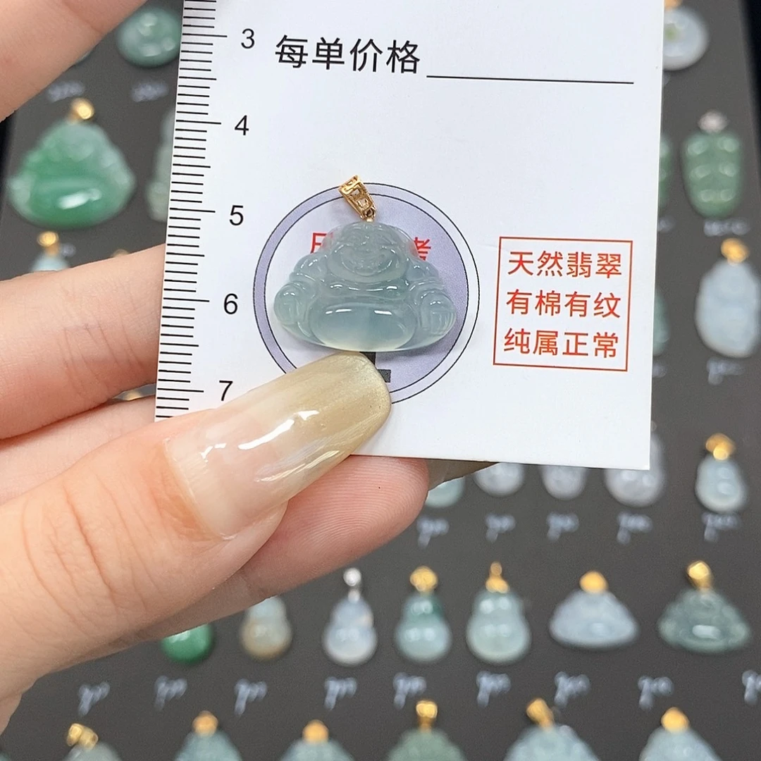 是****翡翠18K金镶嵌颈饰