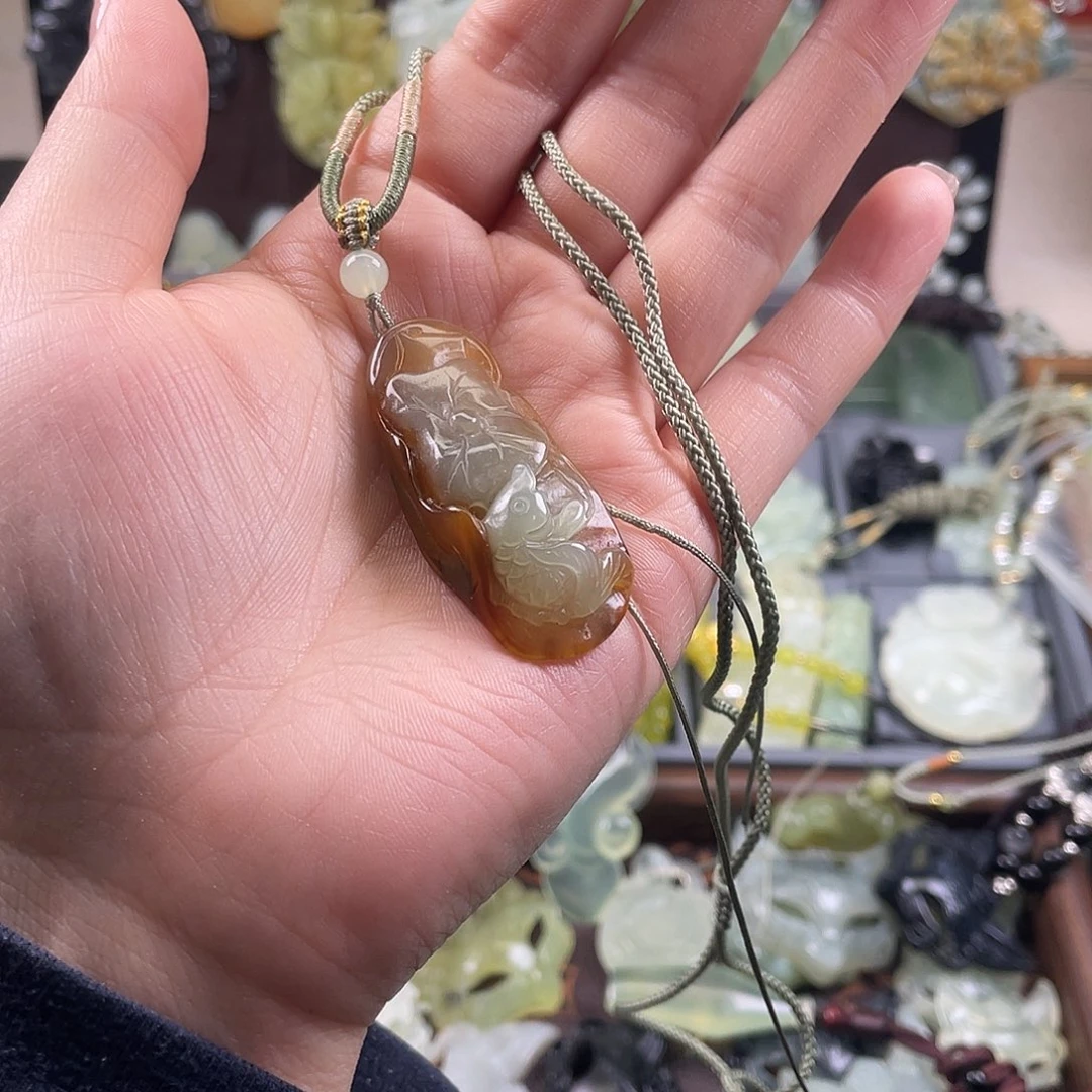 岫玉未镶嵌吊坠(赠链)