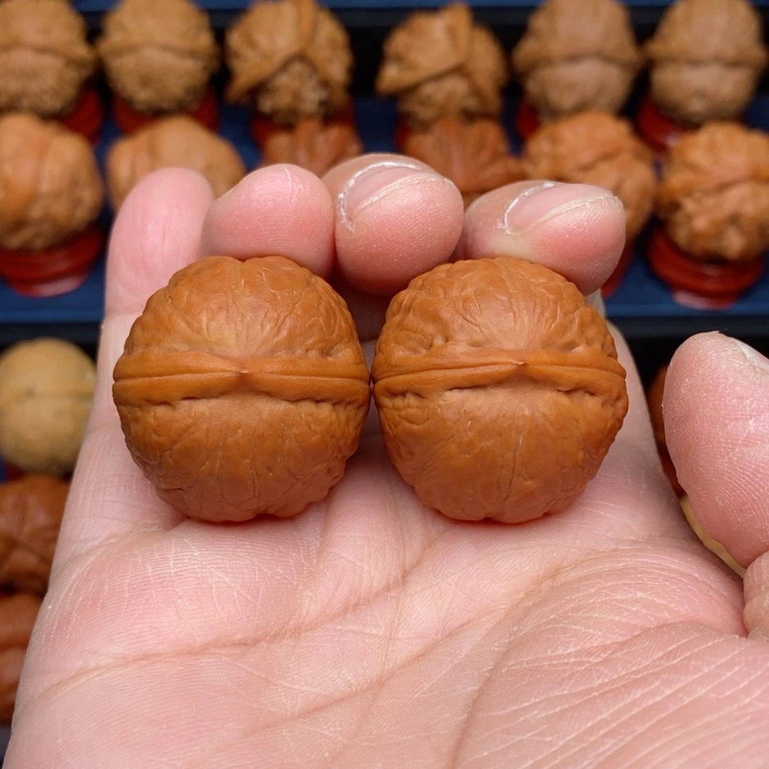 把件文玩核桃手捻野生精品石头